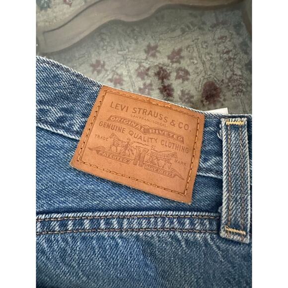 Levi's Women's Blue premium denim Button Fly Ribcage Straight Ankle Jean Size 27 - Picture 2 of 9